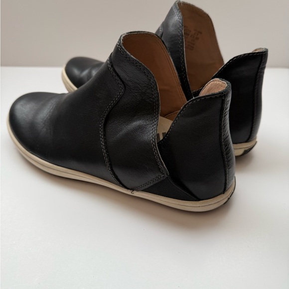 Taos Women's Unity Casual Mid Top booties - Picture 3 of 11